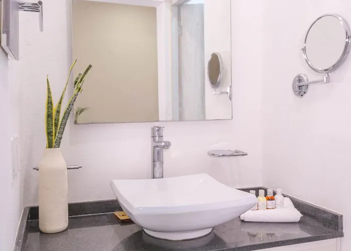 Hotel Collection O Kaab Downtown 4*
